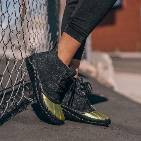 SOREL NWT Out N About Waterproof Boots Black Gold Lace Up Sz 6 Waterproof Winter - Picture 1 of 16